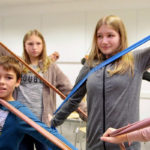 Gummibänder sind Teil der Bewegungskiste, die mit der Universität Erlangen entwickelt wurde.
